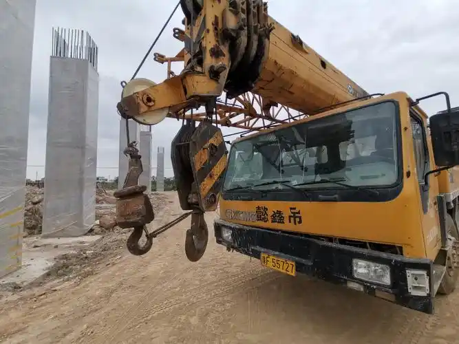 5.汽车吊吊钩限位器未连接失效.