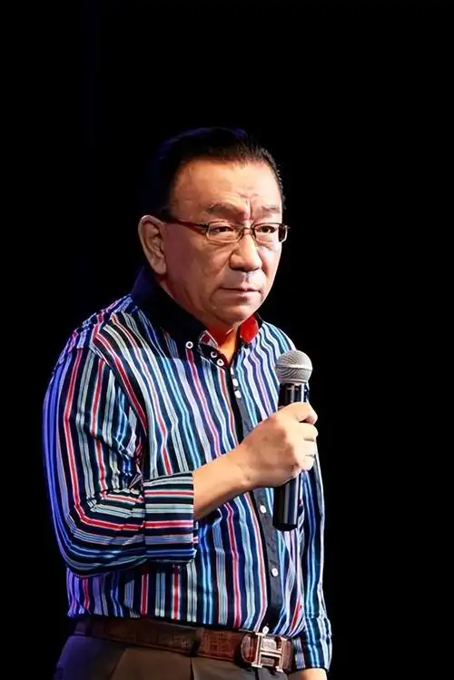 侯耀文去世17年后,再看哥哥侯耀华力争遗产,才明白他