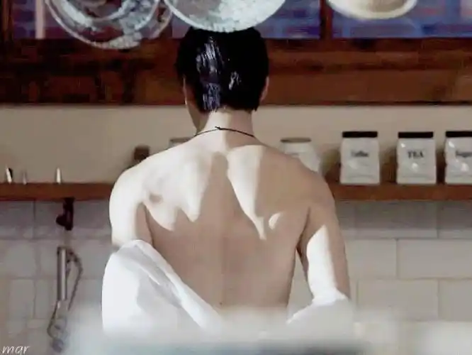 魏大勋这肌肉男友力真的绝,流口水爱情是一部小小的手机…|魏大勋|友