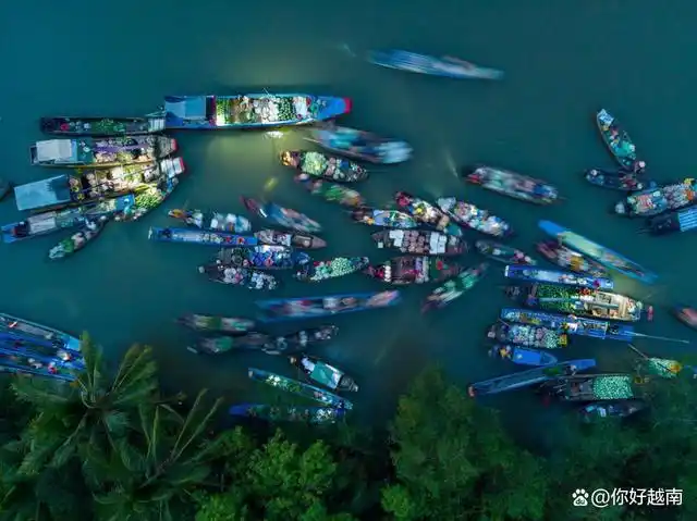 航拍越南西南部中心芹苴市的美丽宁静富饶