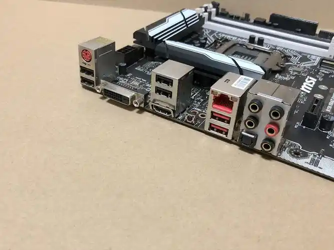 华硕 prime b250m-plus -a主板b250 四通道支持i5 7400 750 绿色