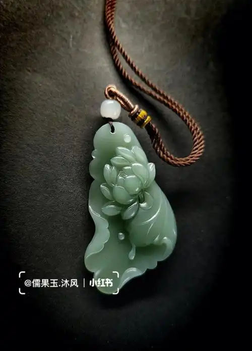 如此素雅的随形莲花吊坠确定不来一个