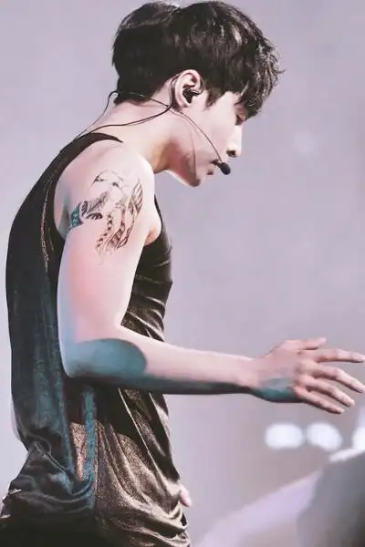 exo 张艺兴(~▽~)纹身