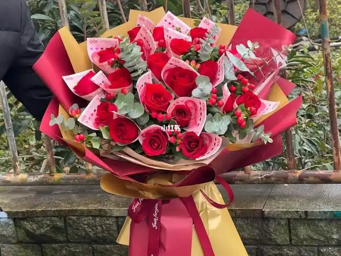 钱红玫瑰鲜花花束
