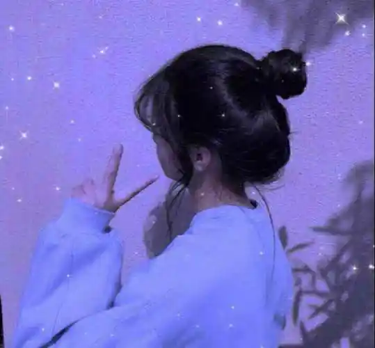 高清可爱真人星空滤镜的女生头像图片