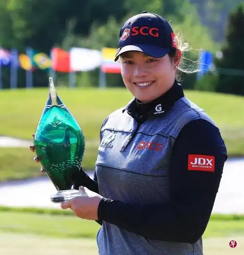 泰国阿里亚初登世界高球后座