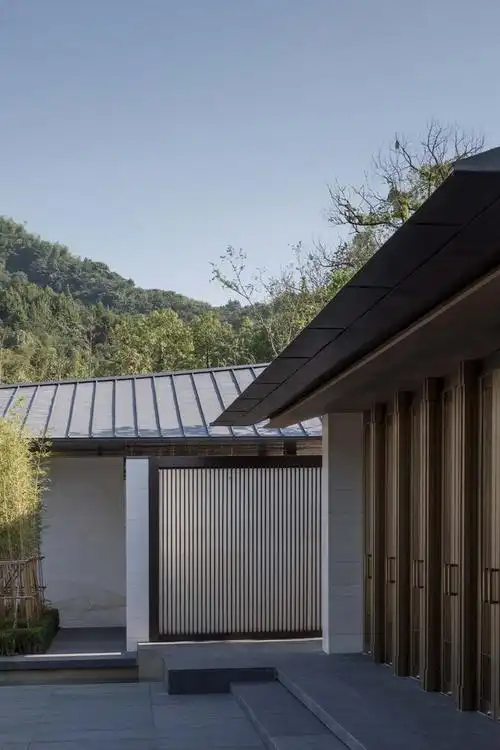 【中式】展厅/坡屋顶/砖/庭院/中轴/园林/挑檐