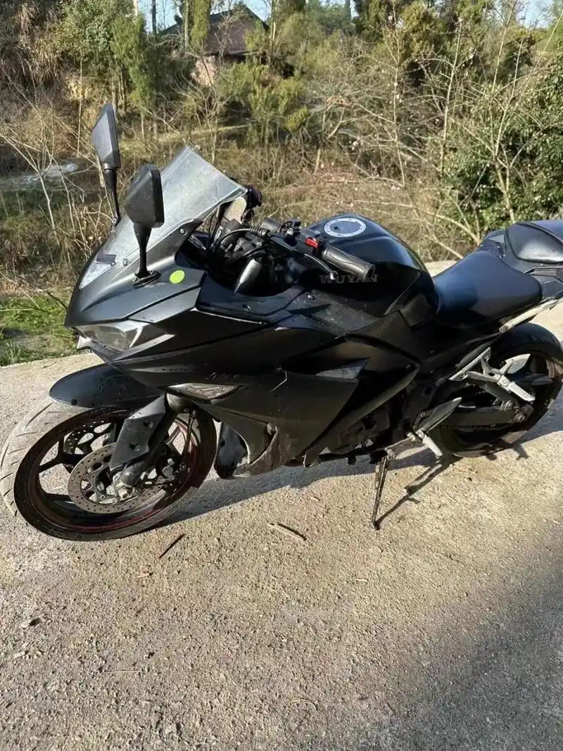 黑色小忍者v6,能骑能跑,特价处理,地平线价格带回家,喜欢的速度联系