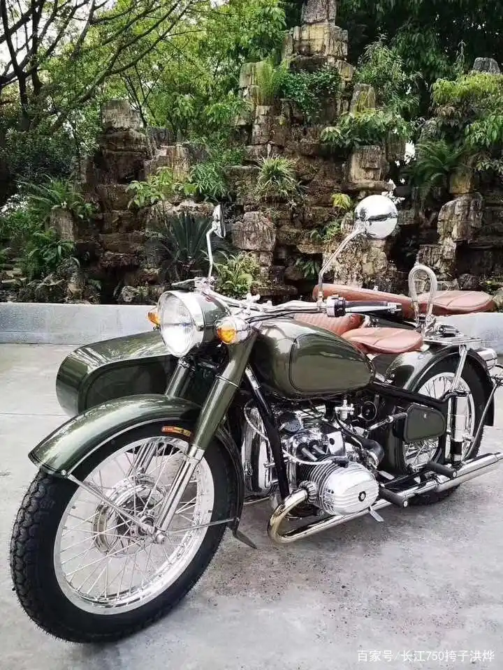 老款长江750边三轮摩托车颜色不同风格就不同