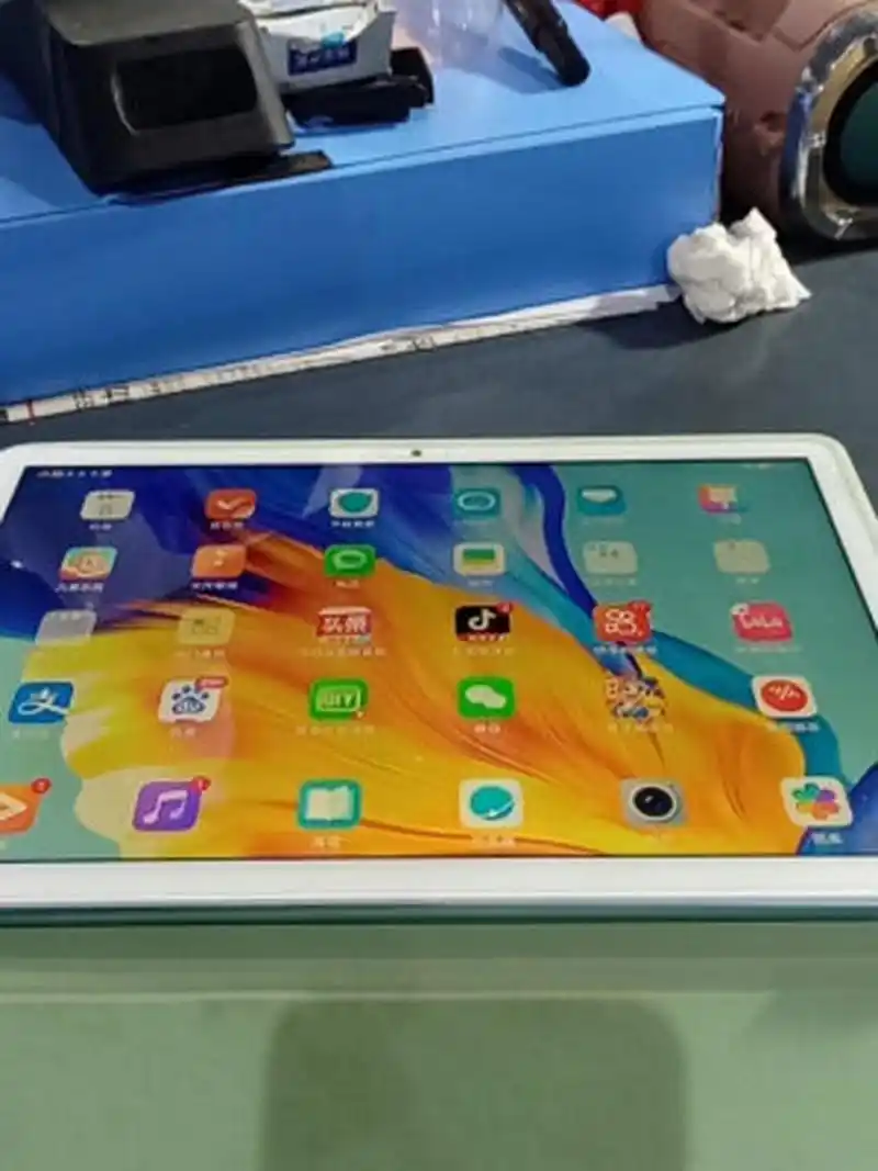 荣耀平板7和v6参数对比,荣耀6和7平板哪个好  荣耀平板7也还不错的