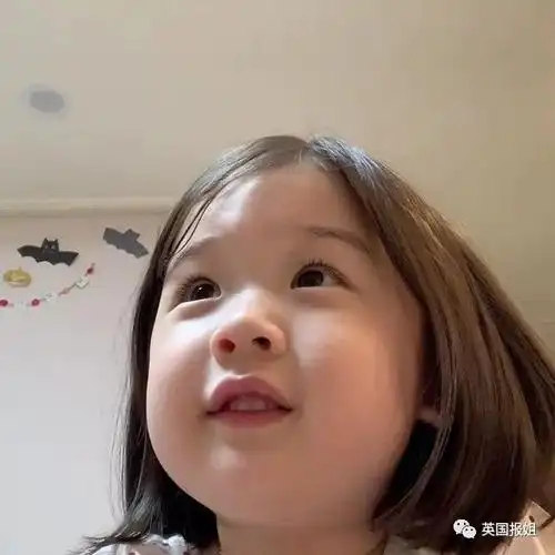 火遍全网的表情包小女孩凭可爱萌翻所有人骗我生女儿
