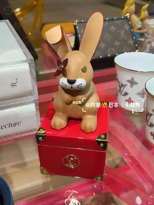 lv兔年限定摆件