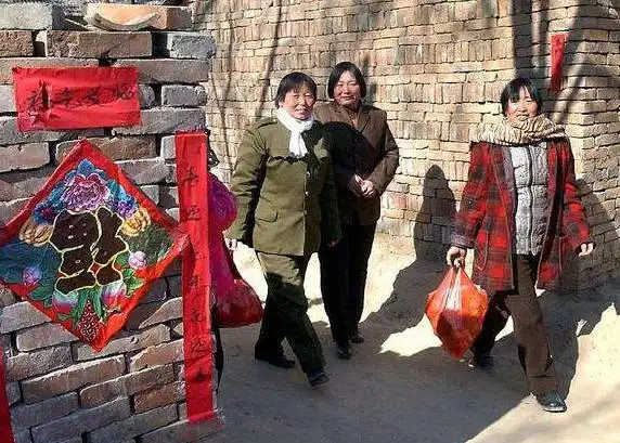 农村走亲戚像"演戏",让人心累,为啥非要走?老农:我有苦衷!