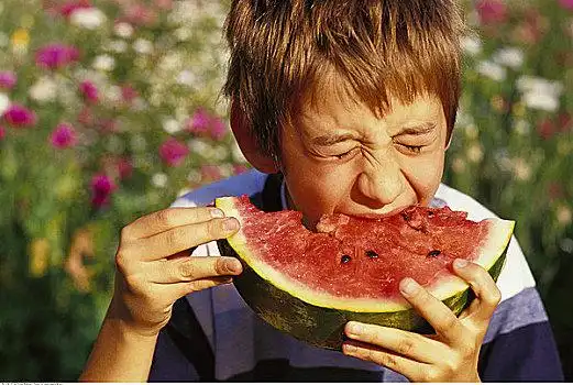 男孩,吃,西瓜