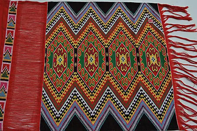 土家族西兰卡普手工编织