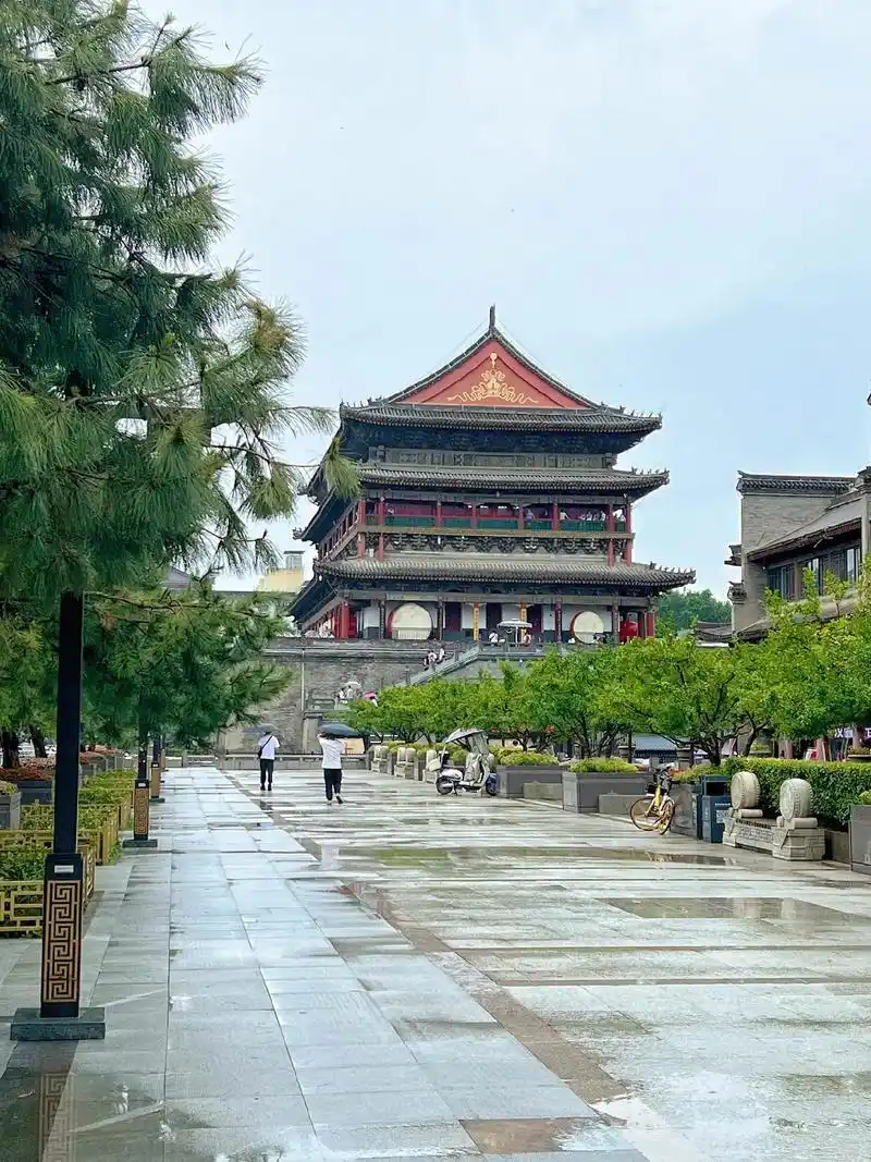 西安钟楼是我国历史长河的钟鼓楼中最大,也是保存最完整的一个