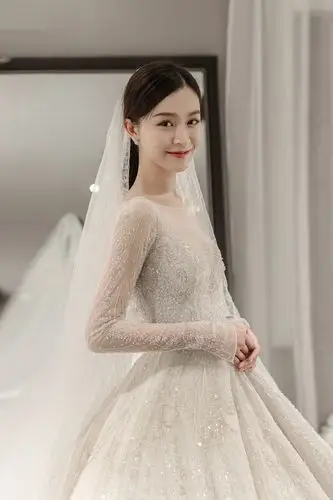 文咏珊嫁入豪门婚礼隆重穿一身高定精致婚纱美艳宛如画中人