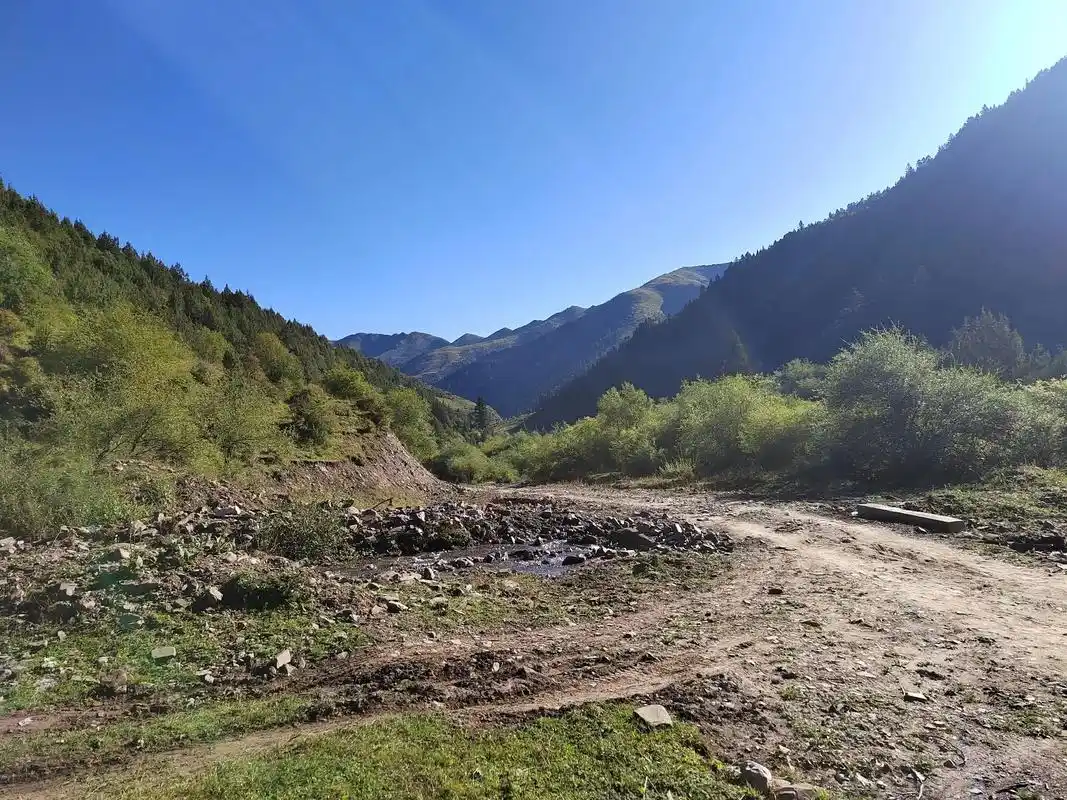 秘境卓尼,洛克之路打卡第二天,徒步卡车沟九天石,从海拔32 - 抖音