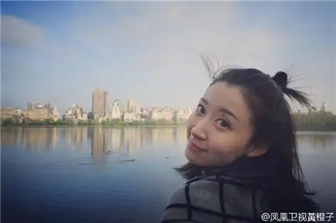 李亚倩在干什么?