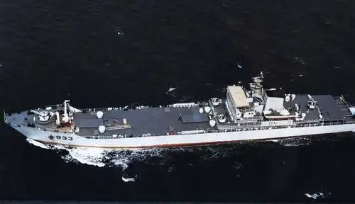 功勋卓著的072登陆舰,测过电磁炮,带过气垫船,建岛守礁都有它_图片
