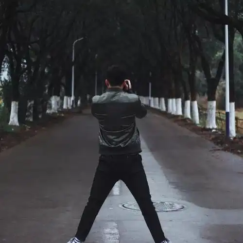 先来一记背影杀我们"貌美如花"的特哥|——健身房新晋男神.