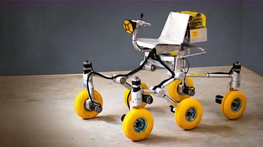 老外是有多爱自己闺女,动手自制婴儿车,让孩子赢在起跑线上!