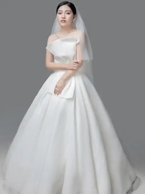 婚纱照  明年4月22日的婚期,有没有同一天的姐妹,婚纱照成片已经忱创