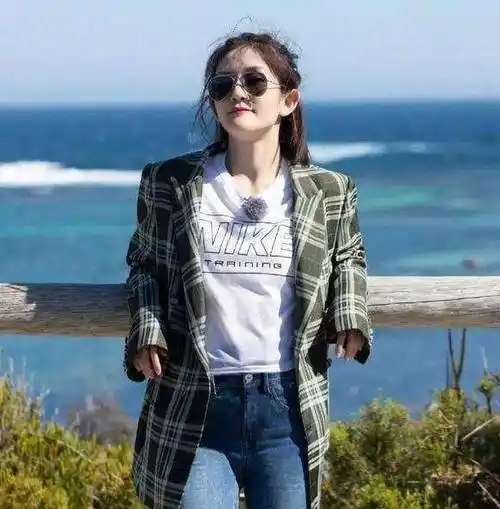 谢娜越来越少女,波点衬衣搭白裙甜美又俏皮,美的像初恋_白色_的设计