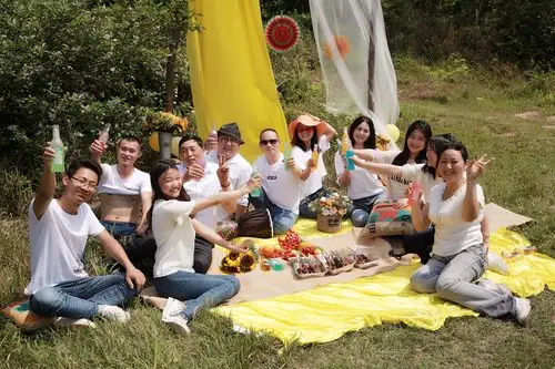 从去年的春天,到去年的秋天,再到今年的春天,期盼很久的这场野炊,终于