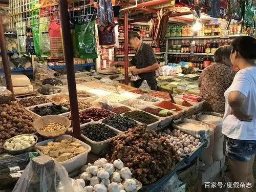 我先在菜市场走了一圈,参观各种摊位,了解一下当地菜市场的特色.