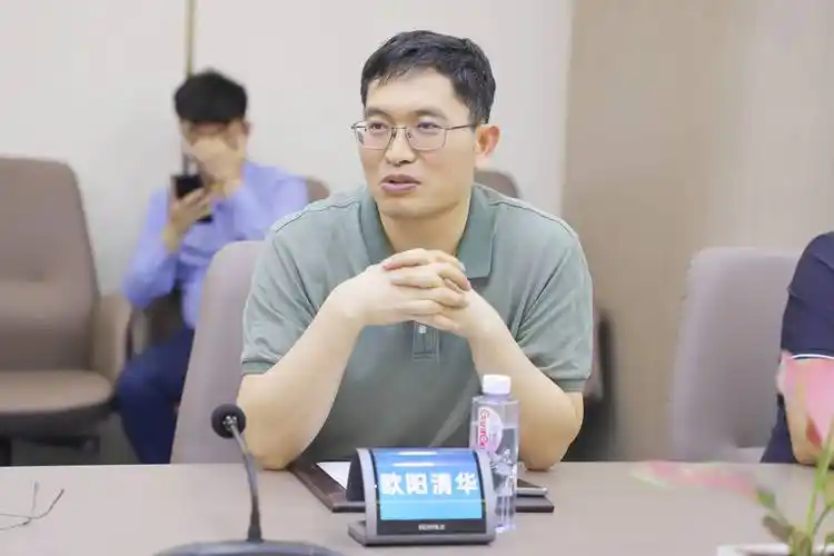 泰来县县委副书记,县长郑德利一行莅临深水海纳集团和深圳市龙商会