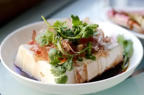 上海镜子做的木鱼花甜酱油渍豆腐