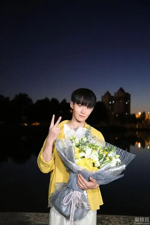 张猛《超时空恋人》杀青 演绎双面男主引期待