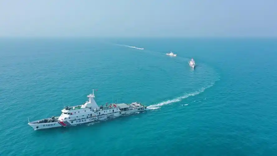 广东汕尾海警局在粤东海域开展海陆联合训练组图