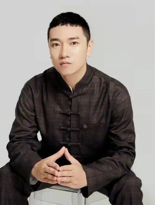 从农村歌手到央视春晚,草根王琪为何爆红全国?全靠妻子的支持2-度小视