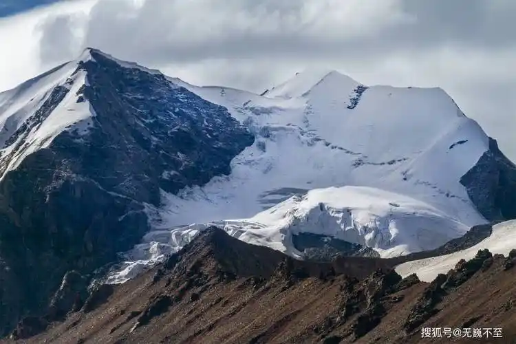 青藏公路(那拉高速)观念青唐古拉山