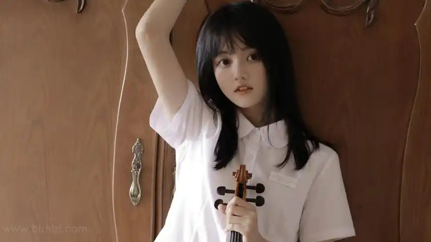 齐刘海萌妹子写真-美女壁纸 - 壁纸家