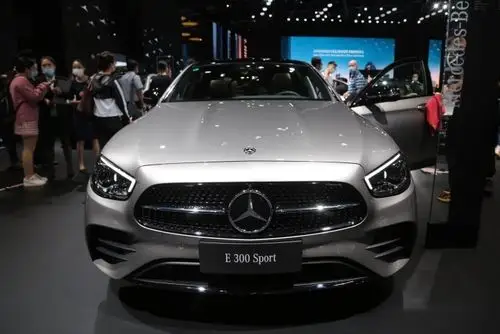 2020北京车展年轻时尚的风格全新奔驰e级上市