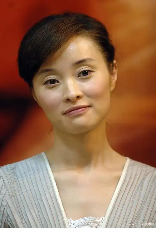 她因演小三被骂上热搜曾与陈建斌同居五年今48岁仍未婚