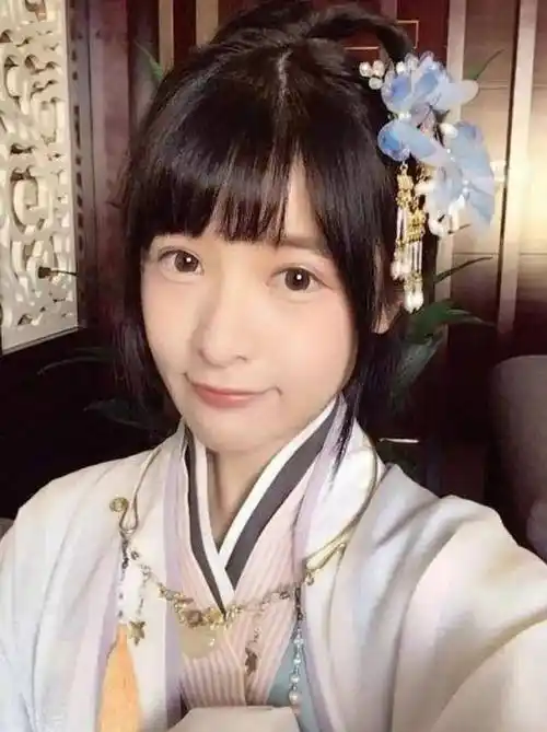 22岁星女郎徐娇近照曝光脸变长似发面馒头直播卖货认不出