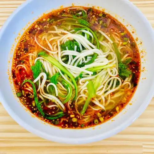 自己动手包的荠菜馄饨真心好吃,还有正宗的麻辣面酸辣粉