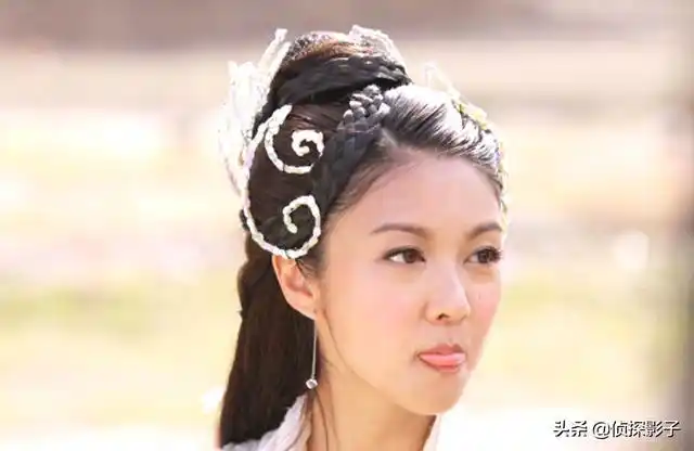 鬓角点缀一只"蚊香"的古装女子,朱七七甜美,白秋练清丽脱俗_造型