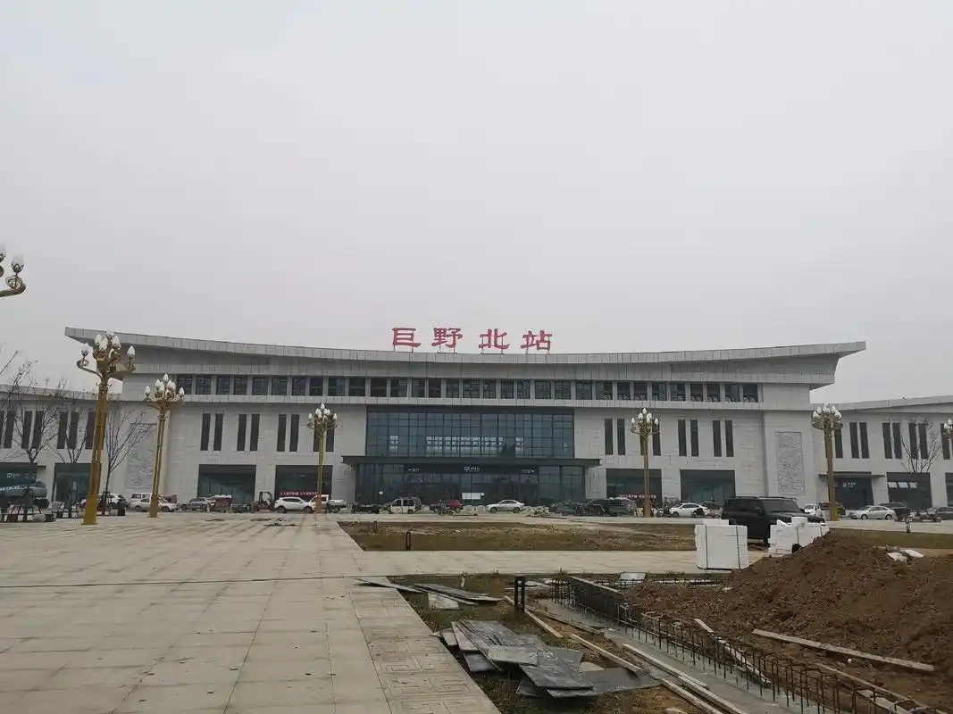 巨野北站麒麟盛世巨型城方雕空《县站盛世》由美术家黄恩涛先生设