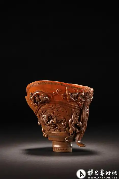 清 犀角雕螭龙杯