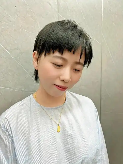 女发别乱剪,最值得尝试还是层次短发,动感还时尚|脸型|发型|发饰|层次