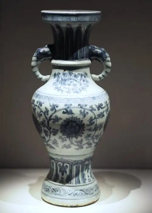 明正德青花缠枝莲纹象耳瓶武汉博物馆藏