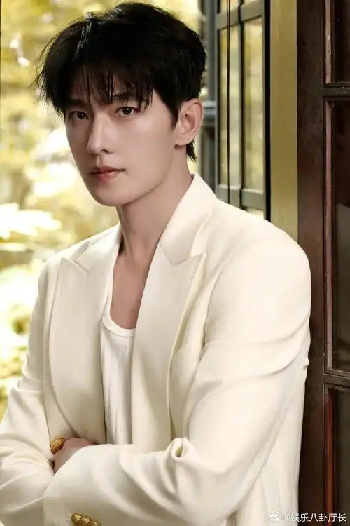 杨洋造型合集,白色西服,清俊秀气
