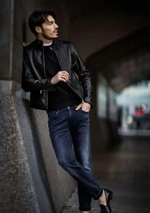 穿皮衣裤子怎么搭配会穿的男士选择这两条造型风格多变