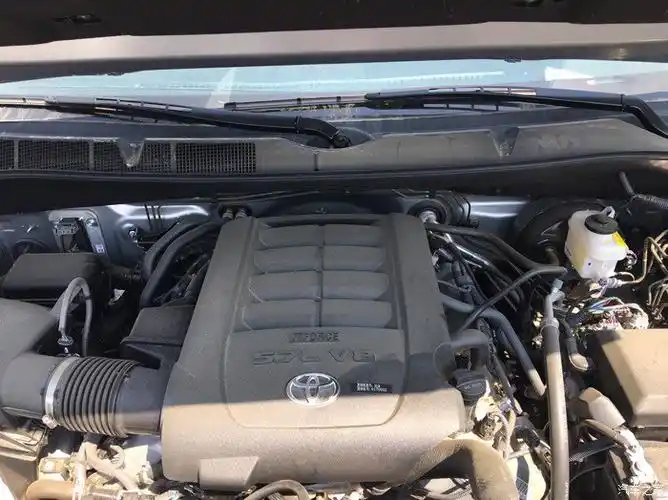 丰田酷路泽4600和5700两款v8发动机介绍