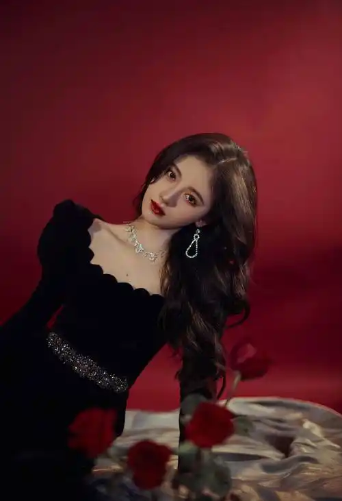 鞠婧祎古装扮相惊艳,女装灵动男装利落,与生图相比差距大_身材_照片